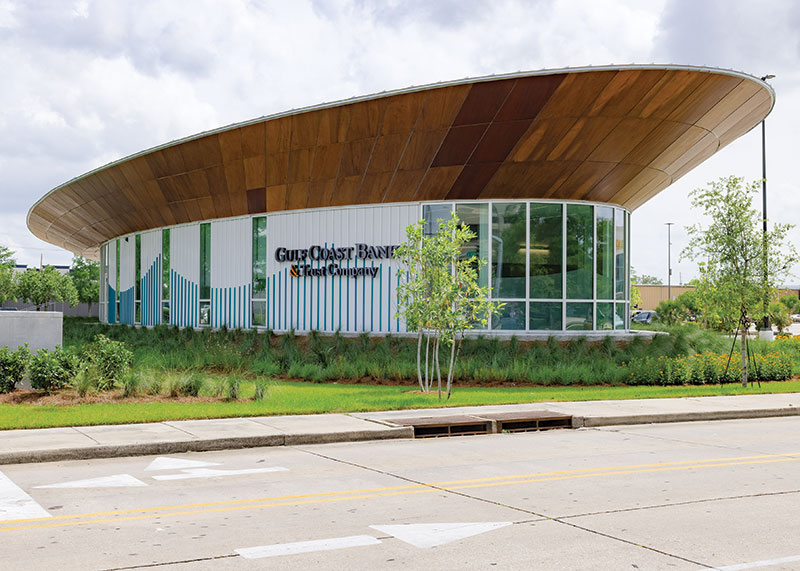 Outside view of Gulf Coast Bank's Elmwood location