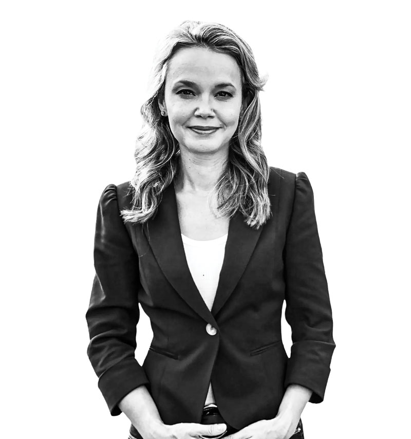 Black and white portrait of Helena Moreno