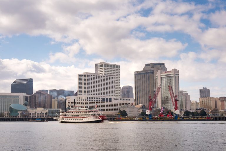 Associated Terminals Adds 2 New All-Electric Cranes - Biz New Orleans
