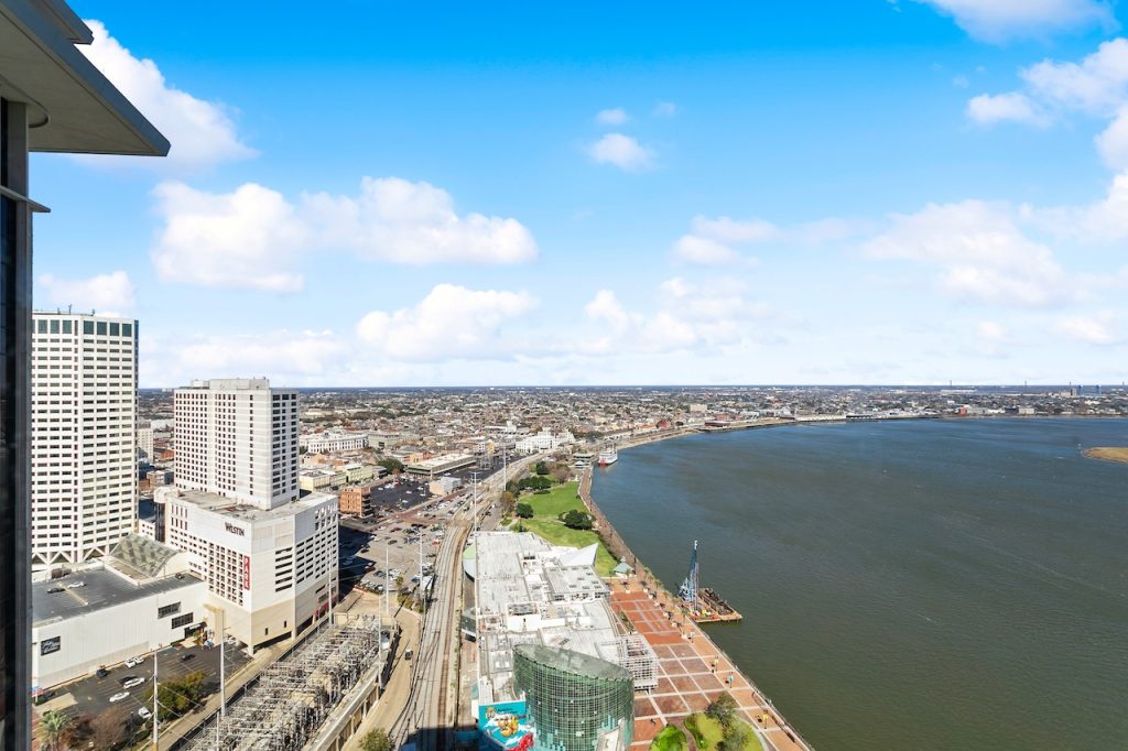 Four Seasons Unveils 25 Reserve Residences. Photo credit Dawn McKenna Group Coldwell Banker Realty.