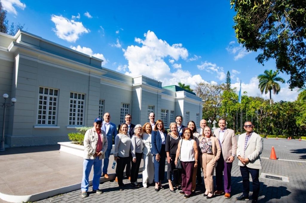Visit to the Presidential Palace in San Salvador, El Salvador, with the delegation accompanied by Secretary of Commerce and Investment, Hon. Miguel Kattan. HCCL Trade Mission
