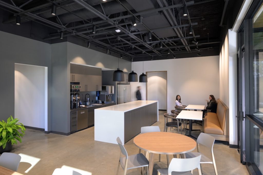 River Chase II Reflects Changing Northshore Workplace Trends. Photo by Michael Mantese provided by EskewDumezRipple.